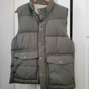 GAP Men's Khaki Puffer Vest